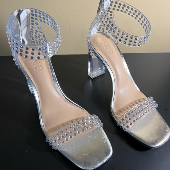 New Sparkling Bling  Diamond clear heels size 7.5 - Picture 1 of 3